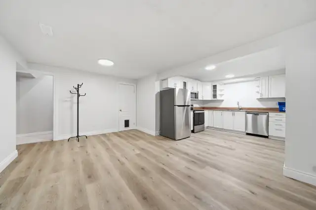 2 Bedroom Lower Apartment in Cambridge with patio $1895