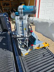 Bosch Miter Saw, 12 inch, Like new. $ 600 - Photo 4