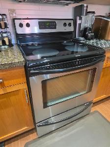 Frigidaire Oven - Photo 2