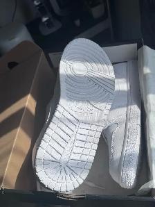 Air Jordan 1 Mid - Photo 2