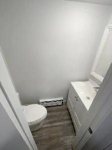 3 bed 1.5 bath newly renovated townhouse includes heat - Photo 3