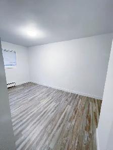 3 bed 1.5 bath newly renovated townhouse includes heat - Photo 5