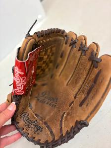 baseball gloves NEW with tags - Photo 2