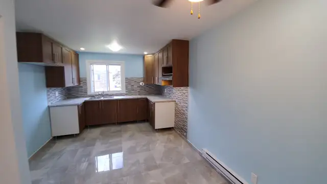 Large 4 1/2 (2 beds) Upper/Bright in DDO Sunnybrooke Train REM