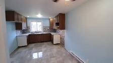 Large 4 1/2 (2 beds) Upper/Bright in DDO Sunnybrooke Train REM