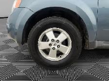 2011 Ford Escape | RARE FIND | MANUAL | LOW KMS | - Photo 9