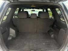 2011 Ford Escape | RARE FIND | MANUAL | LOW KMS | - Photo 12