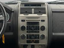 2011 Ford Escape | RARE FIND | MANUAL | LOW KMS | - Photo 16