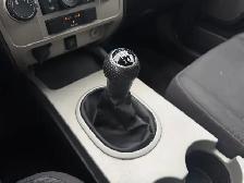 2011 Ford Escape | RARE FIND | MANUAL | LOW KMS | - Photo 18