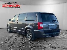 2016 Chrysler Town & Country | CLEAN CARFAX | ALL POWER OPTIONS - Photo 3