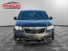 2016 Chrysler Town & Country | CLEAN CARFAX | ALL POWER OPTIONS - Photo 8