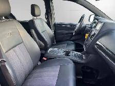 2016 Chrysler Town & Country | CLEAN CARFAX | ALL POWER OPTIONS - Photo 15