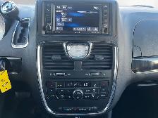 2016 Chrysler Town & Country | CLEAN CARFAX | ALL POWER OPTIONS - Photo 20
