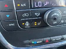 2016 Chrysler Town & Country | CLEAN CARFAX | ALL POWER OPTIONS - Photo 25