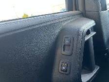 2016 Chrysler Town & Country | CLEAN CARFAX | ALL POWER OPTIONS - Photo 27