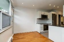 Renovated one bedroom, Russell Hill and St. Clair - ID 2276 - Photo 3