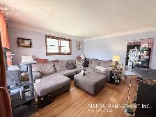 SPACIOUS 3 BED/2 BATH HOME- FINISHED BASEMENT-EAST WINDSOR   UTI - Photo 3