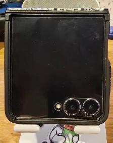 Samsung Galaxy Z Flip 7 - Photo 7