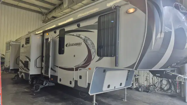 2013 Forest River COLUMBUS 385 BH