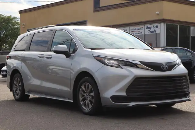 2023 Toyota Sienna LE AWD