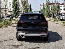 2027 Chevrolet Traverse Z71 - Photo 12