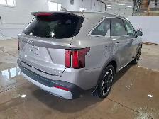 2025 Kia Sorento Plug-In Hybrid - Photo 4