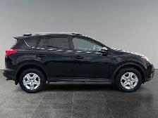2015 Toyota RAV4 LE / AWD - Photo 8