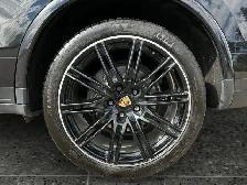 2017 Porsche Cayenne Platinum Edition / AWD - Photo 11