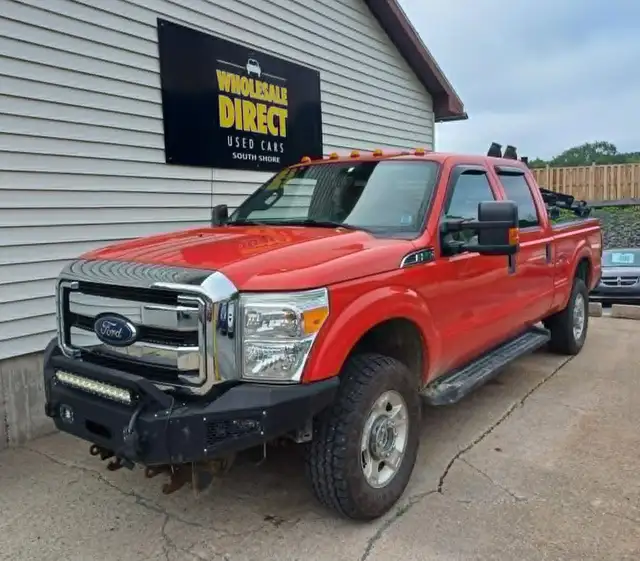 2016 Ford F-250 LOW-KMs! Incl Winch & Plow Kit