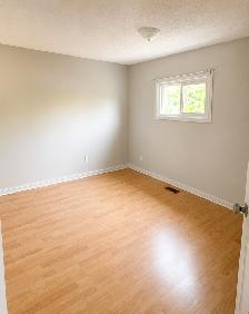 3 BD/1 BTH APT • SHANTY BAY, BARRIE • UTILITIES INC • SEPT 15 - Photo 9