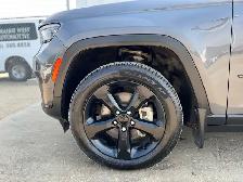 2023 Jeep Grand Cherokee L Limited AWD 6 Passenger | No Accident - Photo 10