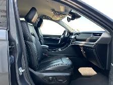 2023 Jeep Grand Cherokee L Limited AWD 6 Passenger | No Accident - Photo 12