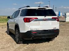 2017 GMC Acadia SLT/Heated Seats, Remote Start, Trailering Pkg - Photo 3