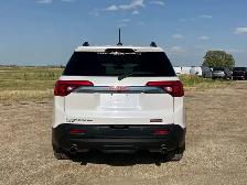 2017 GMC Acadia SLT/Heated Seats, Remote Start, Trailering Pkg - Photo 4