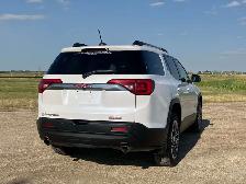 2017 GMC Acadia SLT/Heated Seats, Remote Start, Trailering Pkg - Photo 5