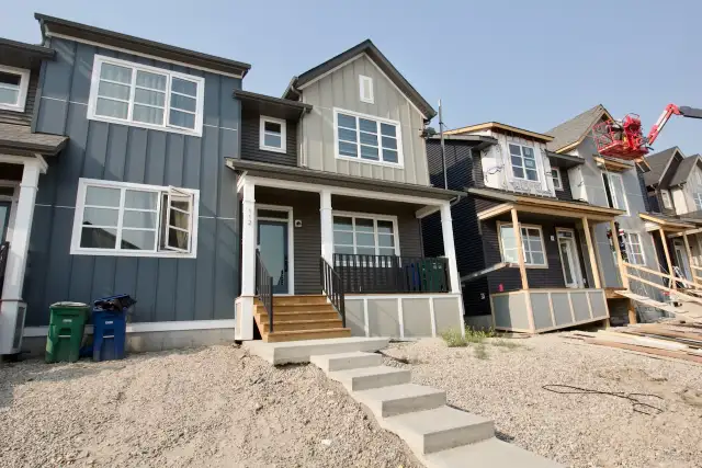 Airdrie 3 Bed 2.5 Bath Duplex For Rent Alberta