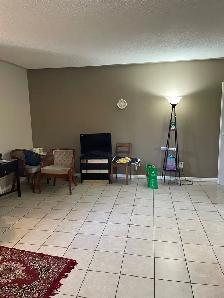 Nice, renovated 2 bedroom Apartment with Laundry and Parking - Photo 6