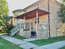Nice, renovated 2 bedroom Apartment with Laundry and Parking - Photo 9