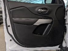 2017 Jeep Cherokee L  4WD - Plus Pkg - Front Ventilated Seats - Photo 12
