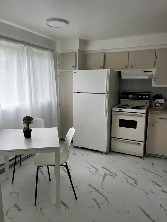 APPARTEMENT/ LOGEMENT À LOUER 2½ ST-JÉROME