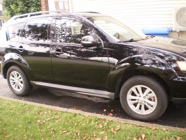 mitsubishi outlander 2011  superbe condition...$7900 négo....!!