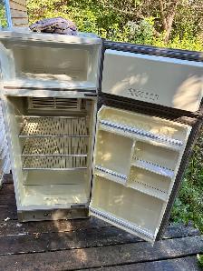 propane fridge - Photo 5