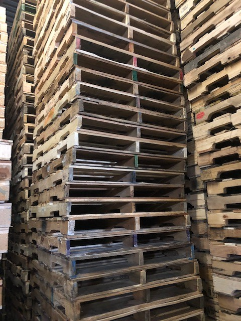 bulk pallet skid wanted $4.00 Toronto pallet 905-670-9049