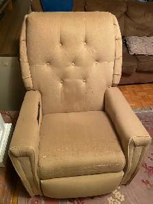 Used Massage Chair 4 Sale. Still working and in very good condit