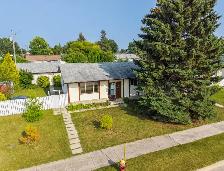 OH! 3bdrm 2bth Bungalow situated on a 75'x100' subdivadable lot!