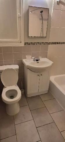 Nice 31/2 in front of Plamondom metro, Hot water included - Photo 6