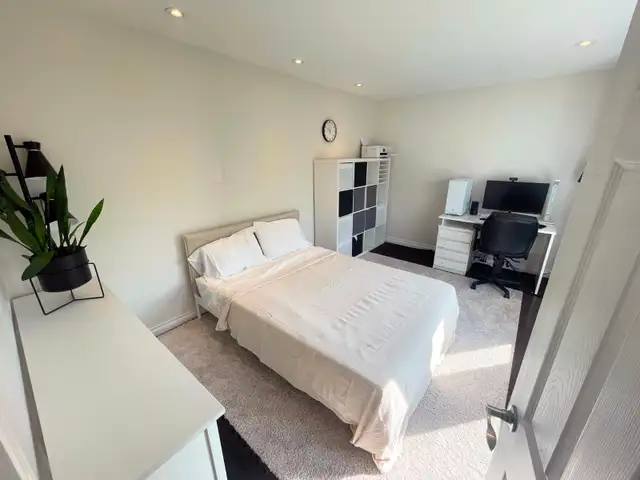 Room - Oshawa