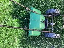 Scotts Lawn seed And fertilizer spreader. - Photo 2