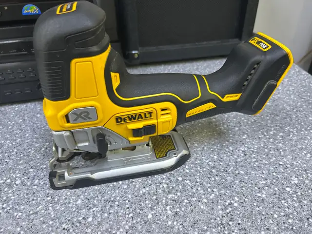 Dewalt DCS335 20V Brushless Variable Speed Jigsaw Tool Only