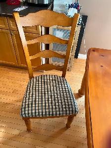 Beautiful Dining Table and 8 Chairs - Photo 2
